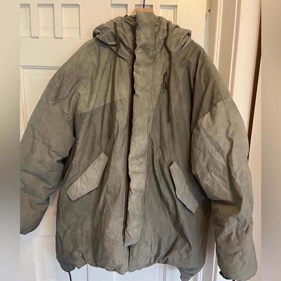 Holden Other - HOLDEN quilted shell hooded down jacket